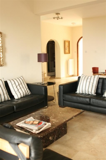 Hilarion Court no 5, lounge area